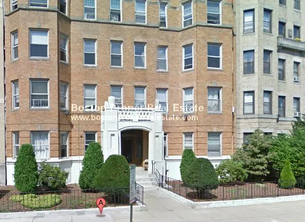 3 bed, 1 bath apartment for rent at 55 Park Dr Unit 1, Fenway — photo 1 of 8