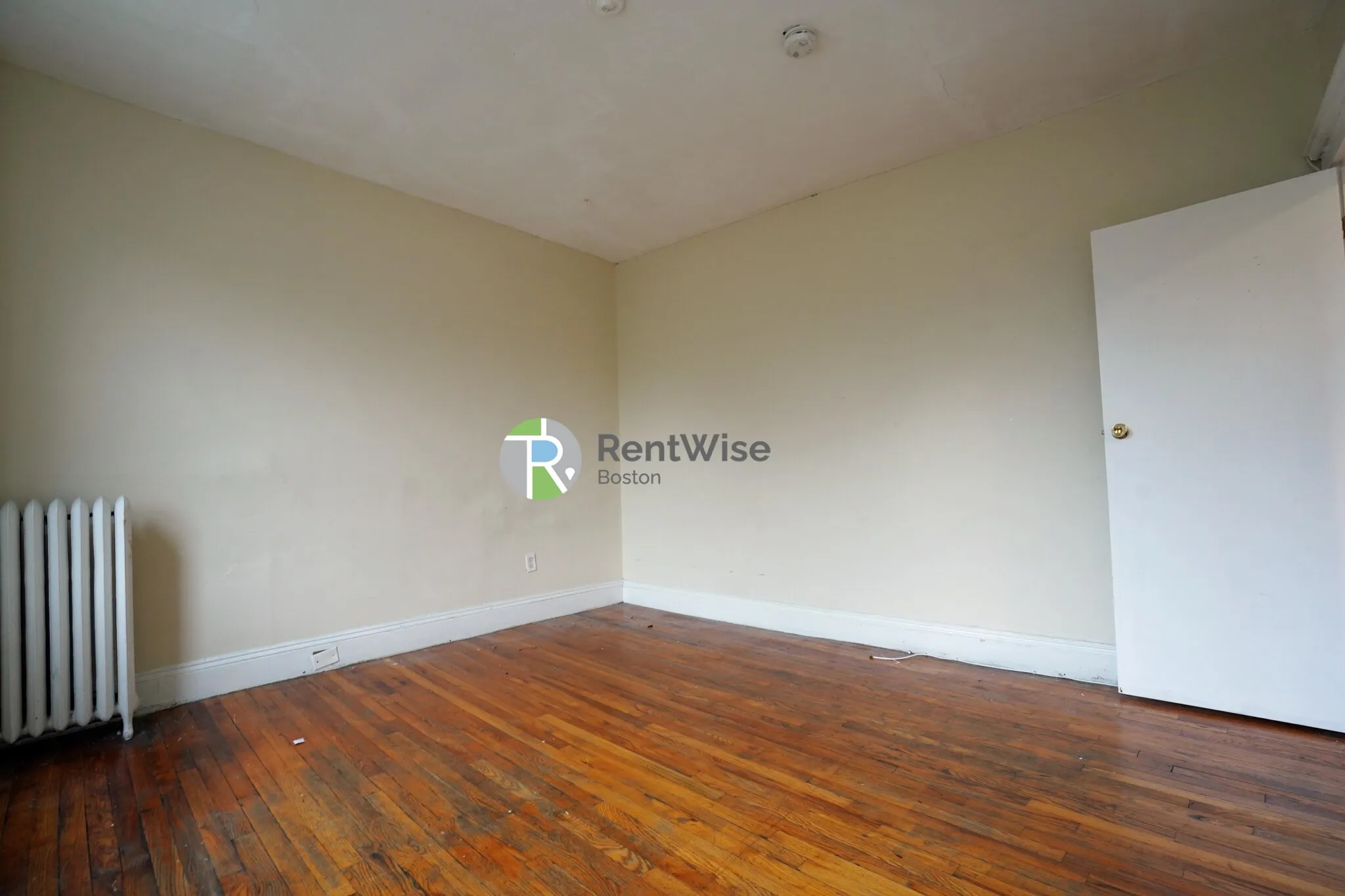 Studio bed, 1 bath apartment for rent at 55 Park Dr Unit 18, Fenway — photo 2 of 18