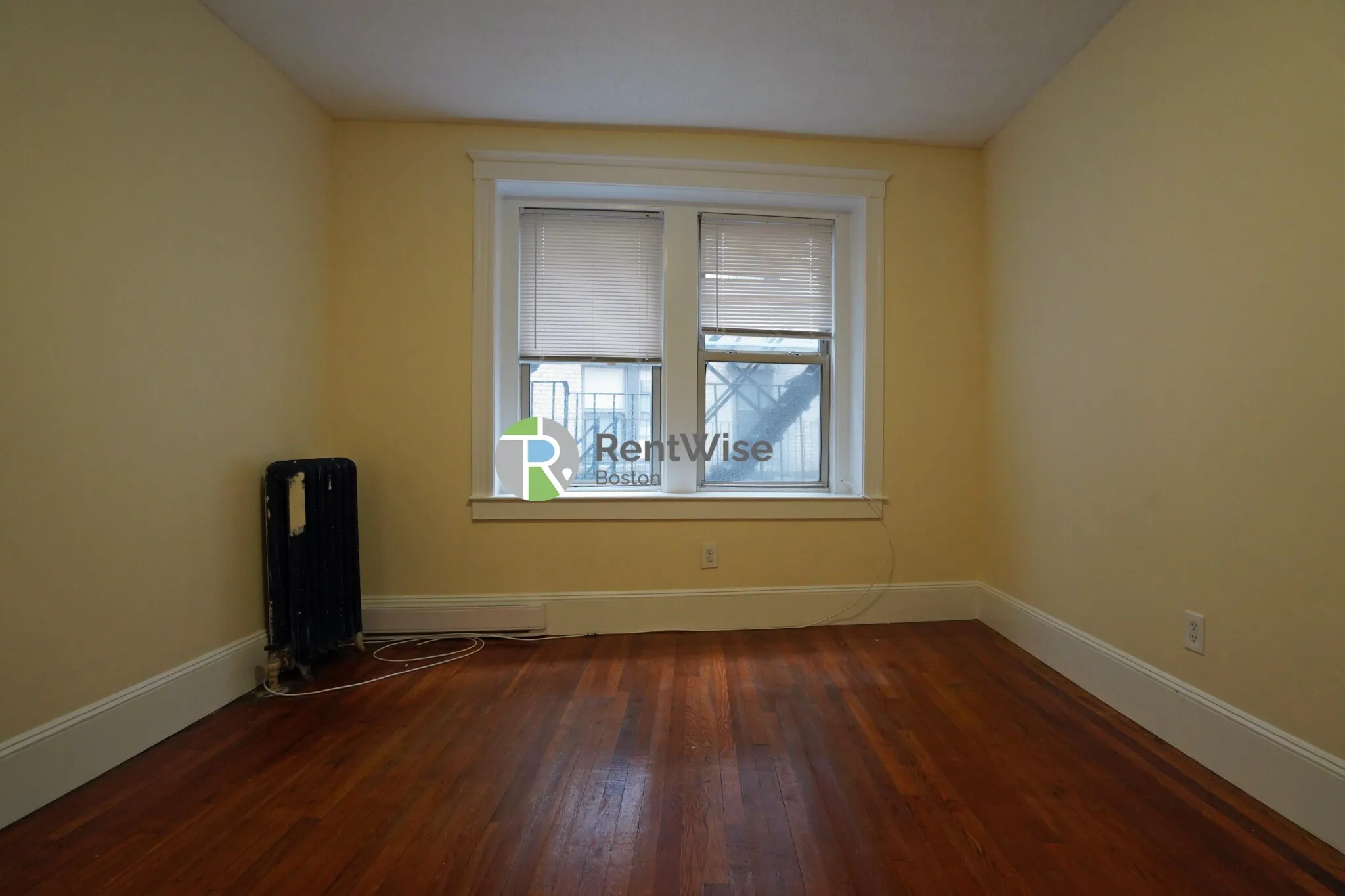 Studio bed, 1 bath apartment for rent at 55 Park Dr Unit 9, Fenway — photo 3 of 15