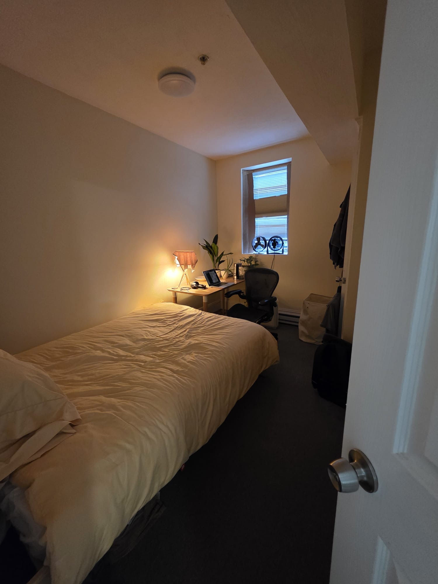 3 bed, 1 bath apartment for rent at 55 Park Dr Unit G-2, Fenway — photo 4 of 11