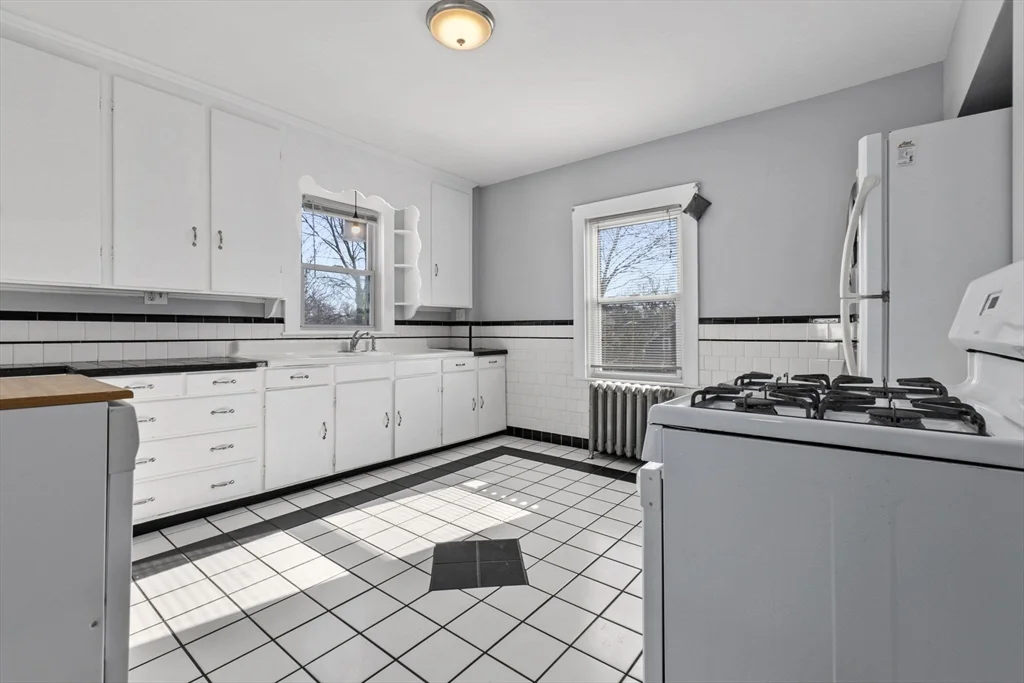 2 bed, 1 bath apartment for rent at 55 Pine St Unit 2, Swampscott — photo 14 of 24