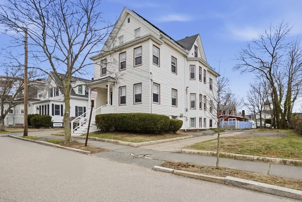 2 bed, 1 bath apartment for rent at 55 Pine St Unit 2, Swampscott — photo 4 of 24