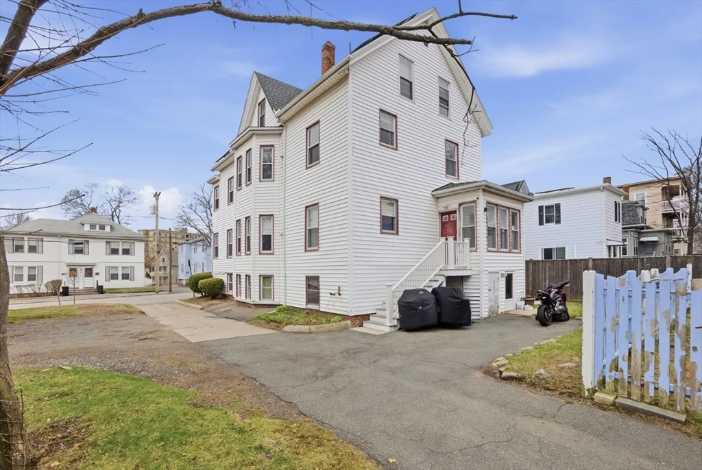 2 bed, 1 bath apartment for rent at 55 Pine St Unit 2, Swampscott — photo 5 of 24