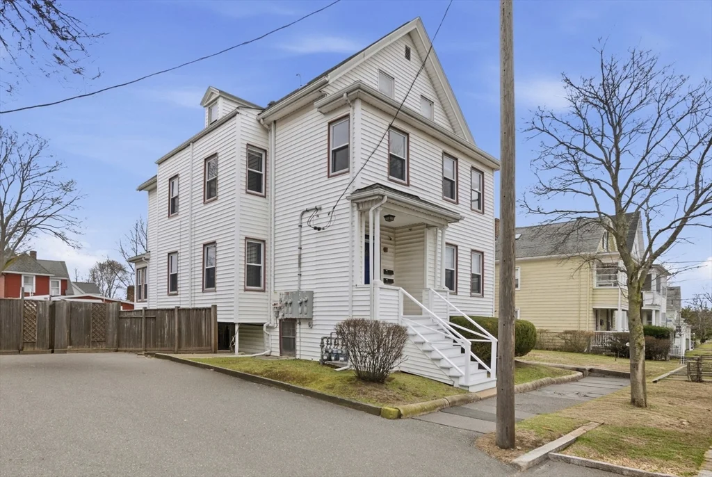 2 bed, 1 bath apartment for rent at 55 Pine St Unit 2, Swampscott — photo 2 of 24