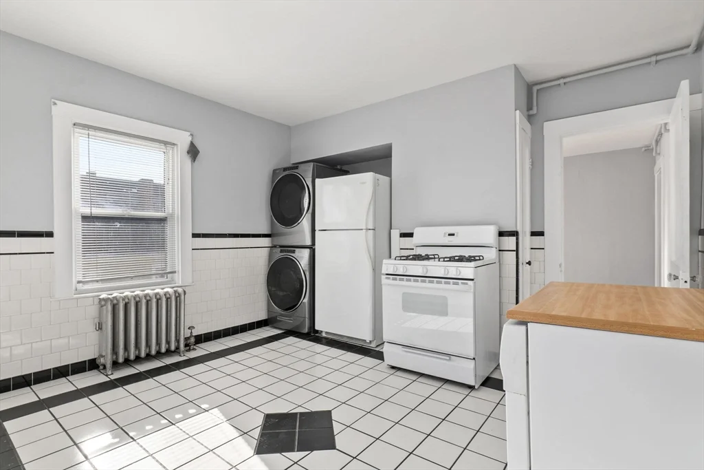 2 bed, 1 bath apartment for rent at 55 Pine St Unit 2, Swampscott — photo 17 of 24