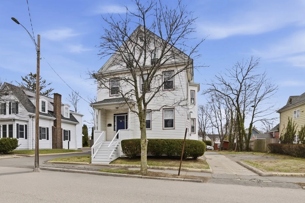 2 bed, 1 bath apartment for rent at 55 Pine St Unit 2, Swampscott — photo 3 of 24