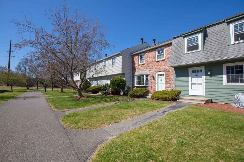 2 bed, 1 bath apartment for rent at 55 Prescott Dr Unit 55, Chelmsford — photo 2 of 31