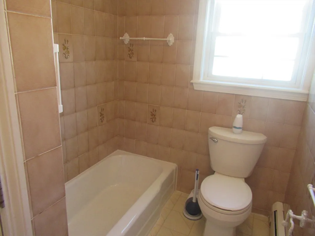2 bed, 1 bath apartment for rent at 55 Prospect Unit 2, Gloucester — photo 9 of 14