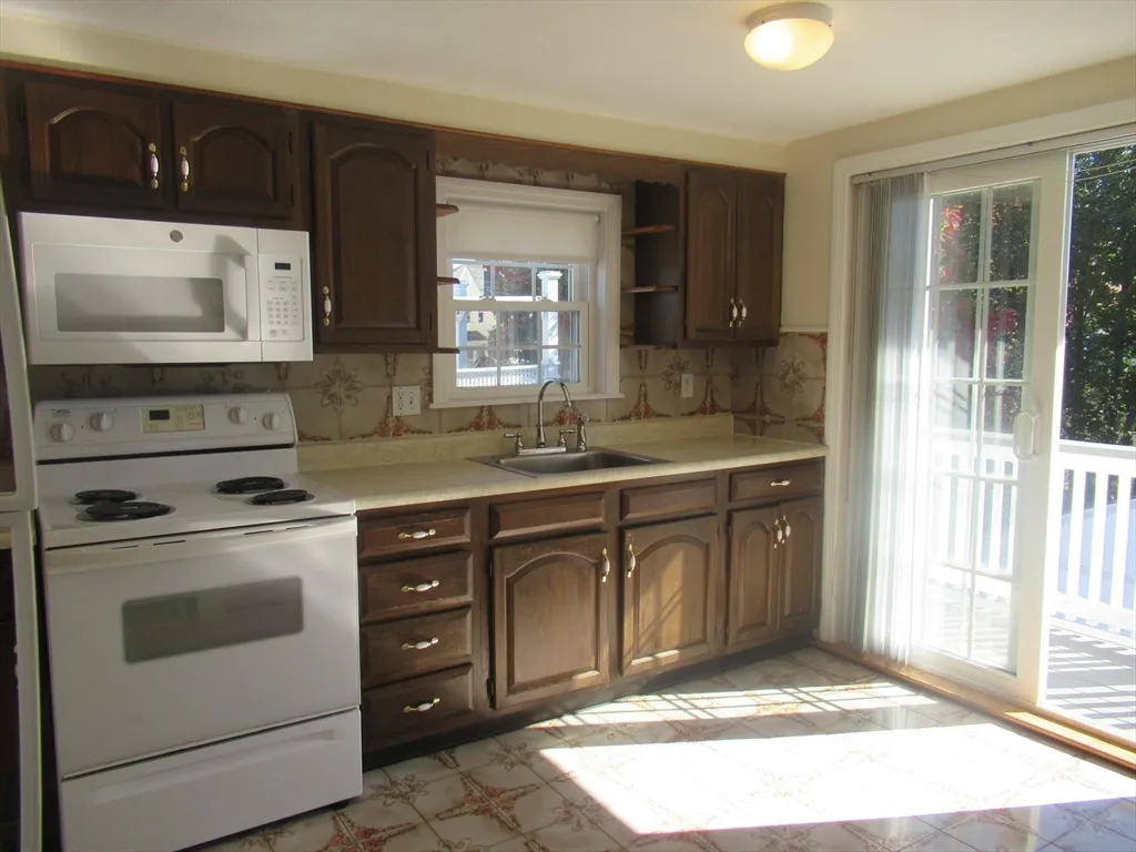 2 bed, 1 bath apartment for rent at 55 Prospect Unit 2, Gloucester — photo 11 of 14