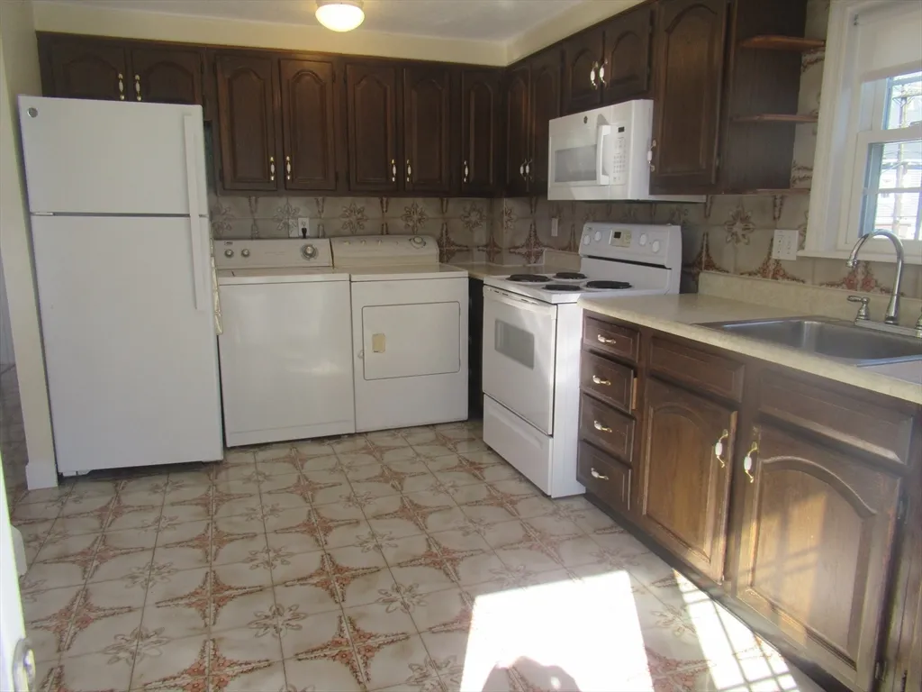 2 bed, 1 bath apartment for rent at 55 Prospect Unit 2, Gloucester — photo 10 of 14