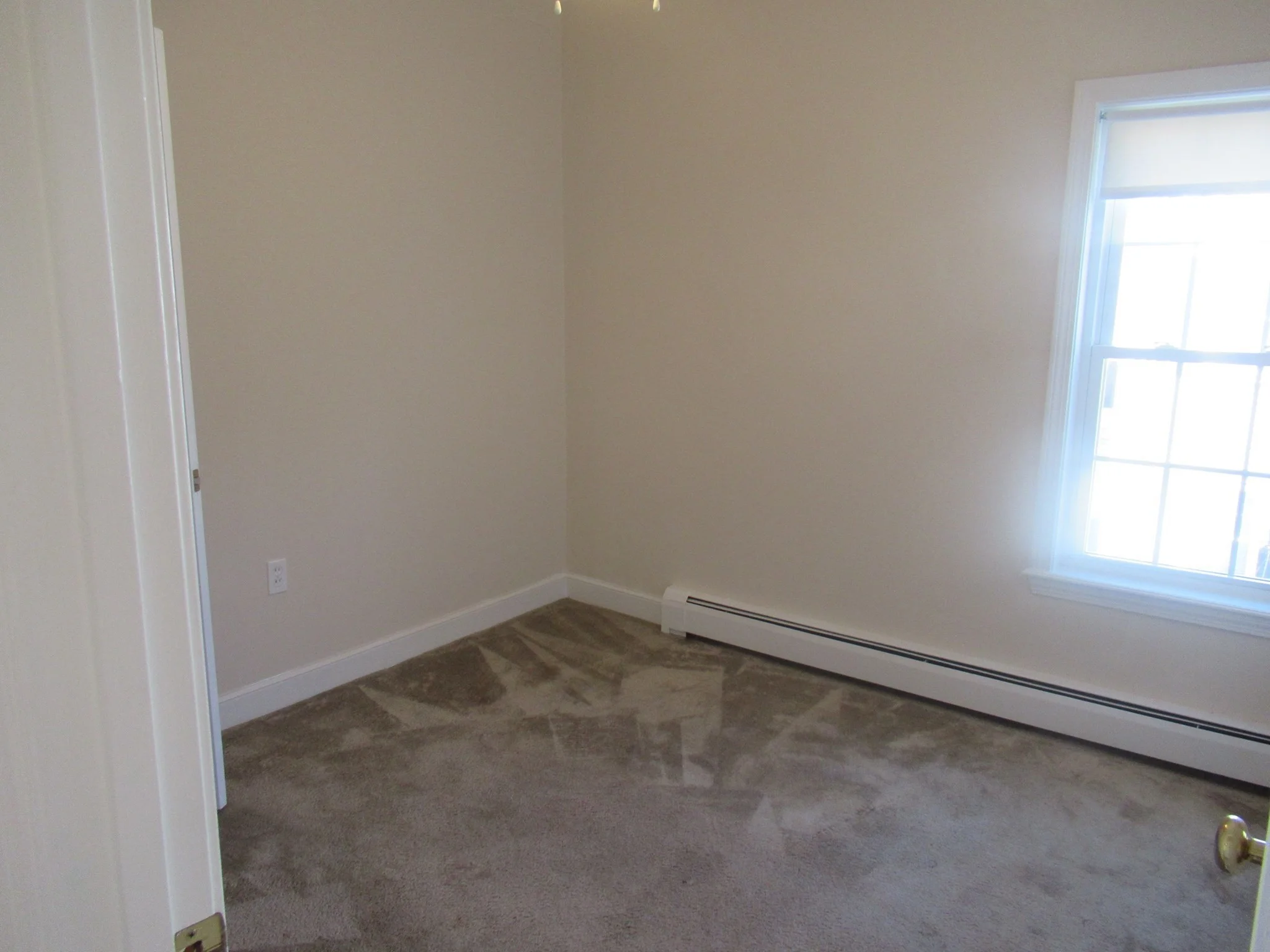 2 bed, 1 bath apartment for rent at 55 Prospect Unit 3, Gloucester — photo 5 of 14