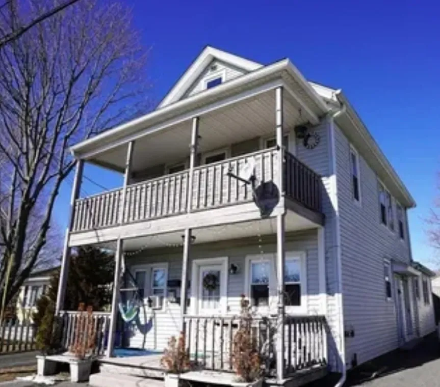 6 bed, 4+ bath apartment for rent at 55 Railroad Unit 1, Swansea