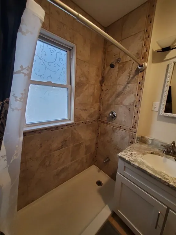 2 bed, 1 bath apartment for rent at 55 Rich St Unit 55, Banks Square — photo 11 of 13