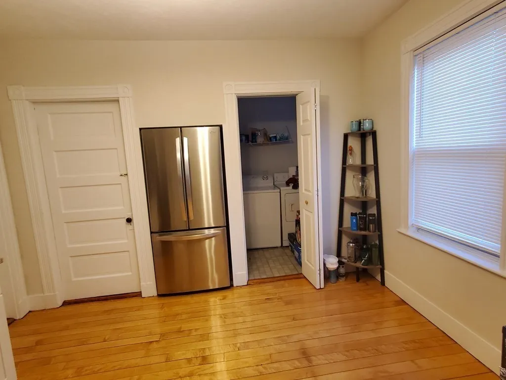 2 bed, 1 bath apartment for rent at 55 Rich St Unit 55, Banks Square — photo 9 of 13