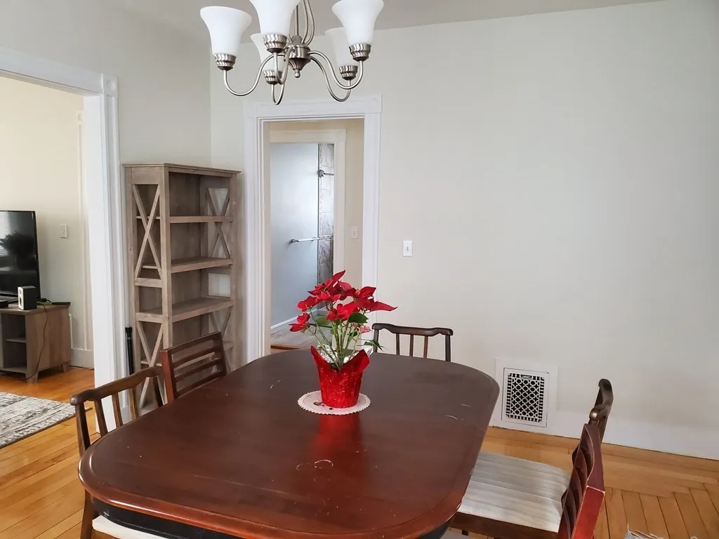 2 bed, 1 bath apartment for rent at 55 Rich St Unit 55, Banks Square — photo 5 of 13