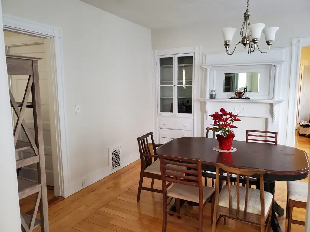 2 bed, 1 bath apartment for rent at 55 Rich St Unit 55, Banks Square — photo 4 of 13