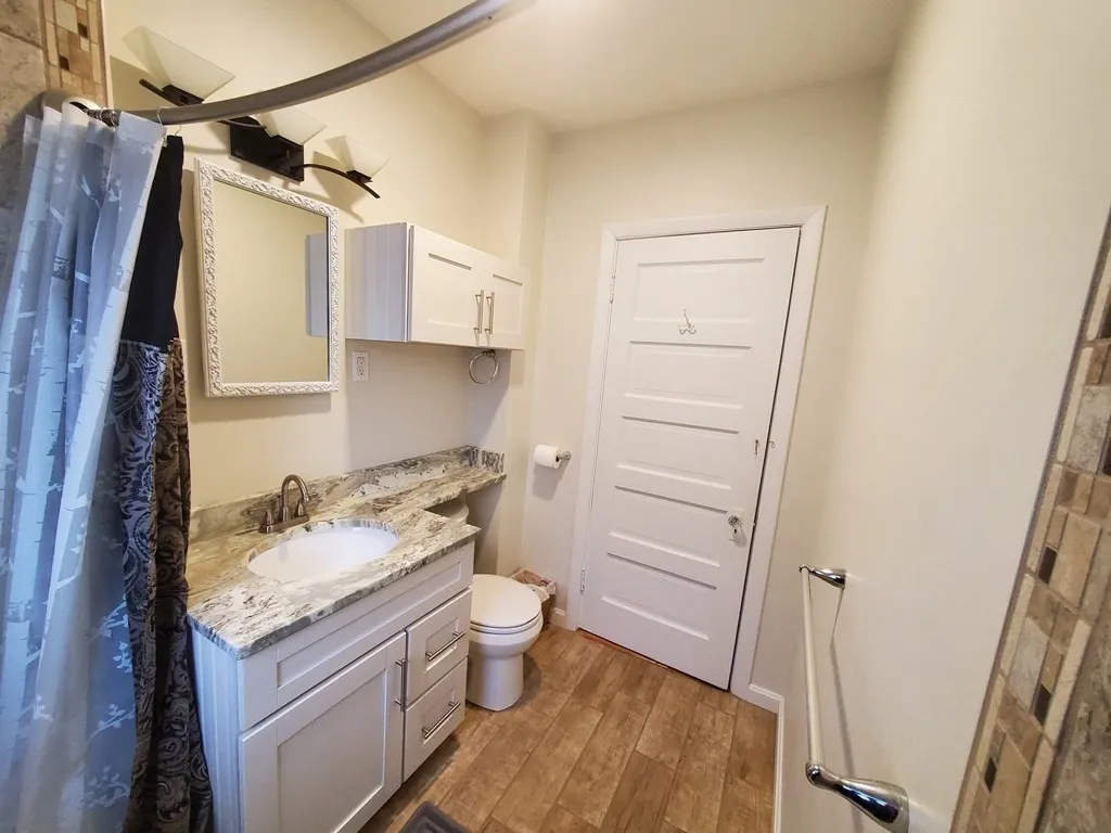 2 bed, 1 bath apartment for rent at 55 Rich St Unit 55, Banks Square — photo 12 of 13