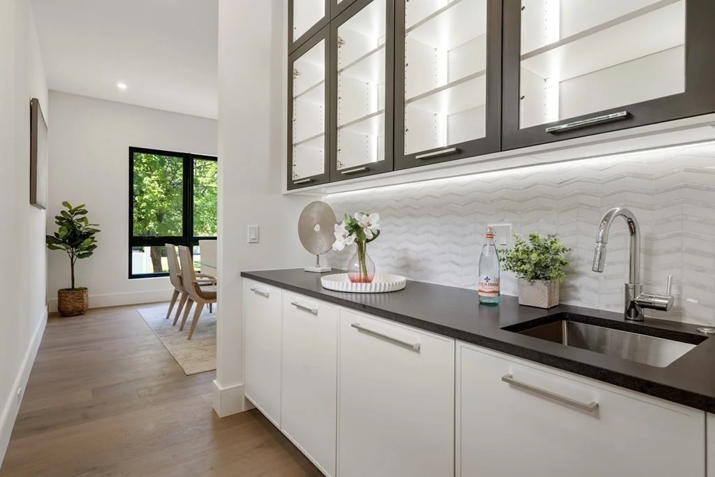 6 bed, 4+ bath apartment for rent at 55 Rosalie Rd, Chestnut Hill — photo 11 of 40