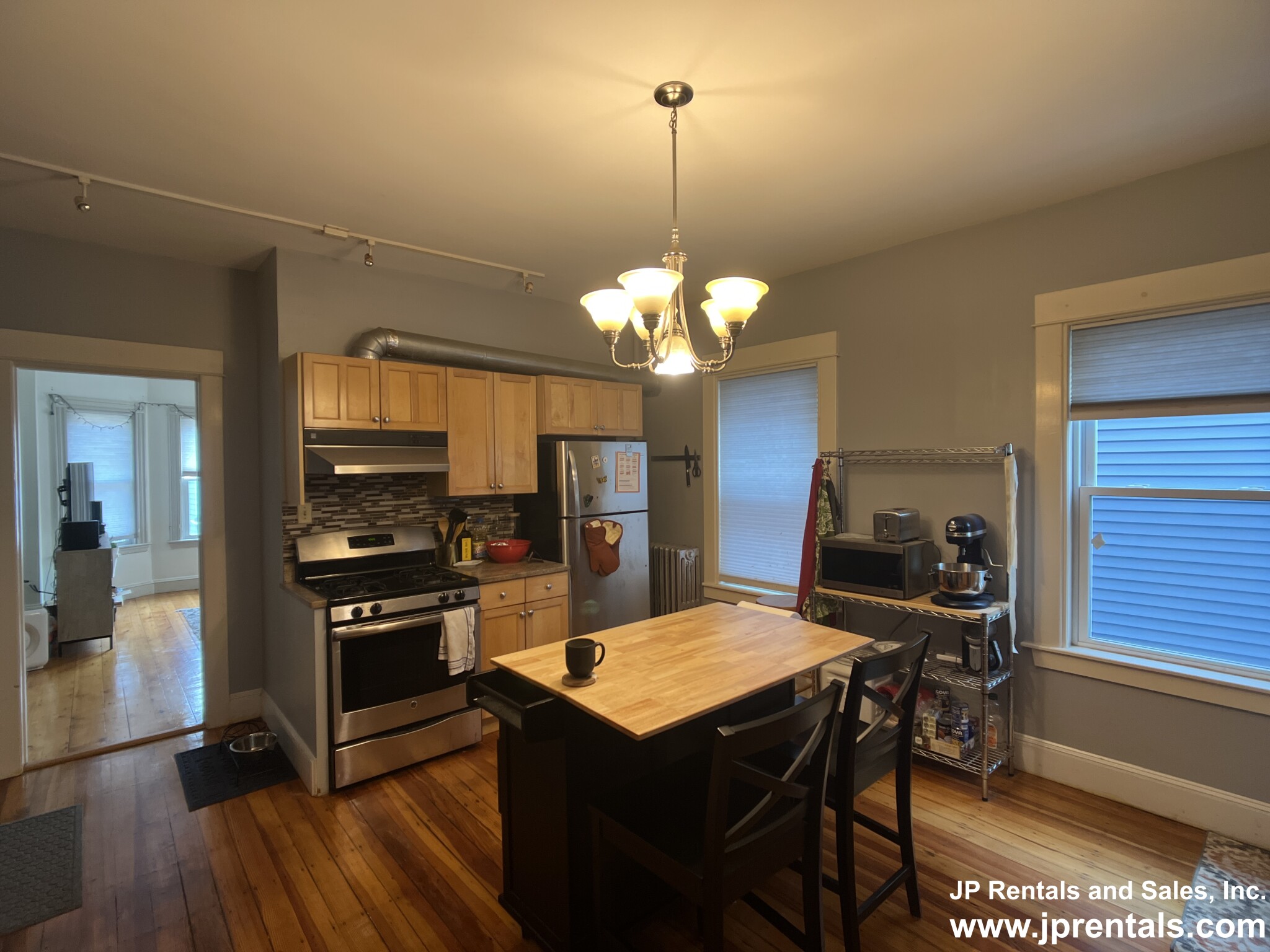 3 bed, 1 bath apartment for rent at 55 Rossmore Rd Unit 2, Jamaica Plain — photo 4 of 20