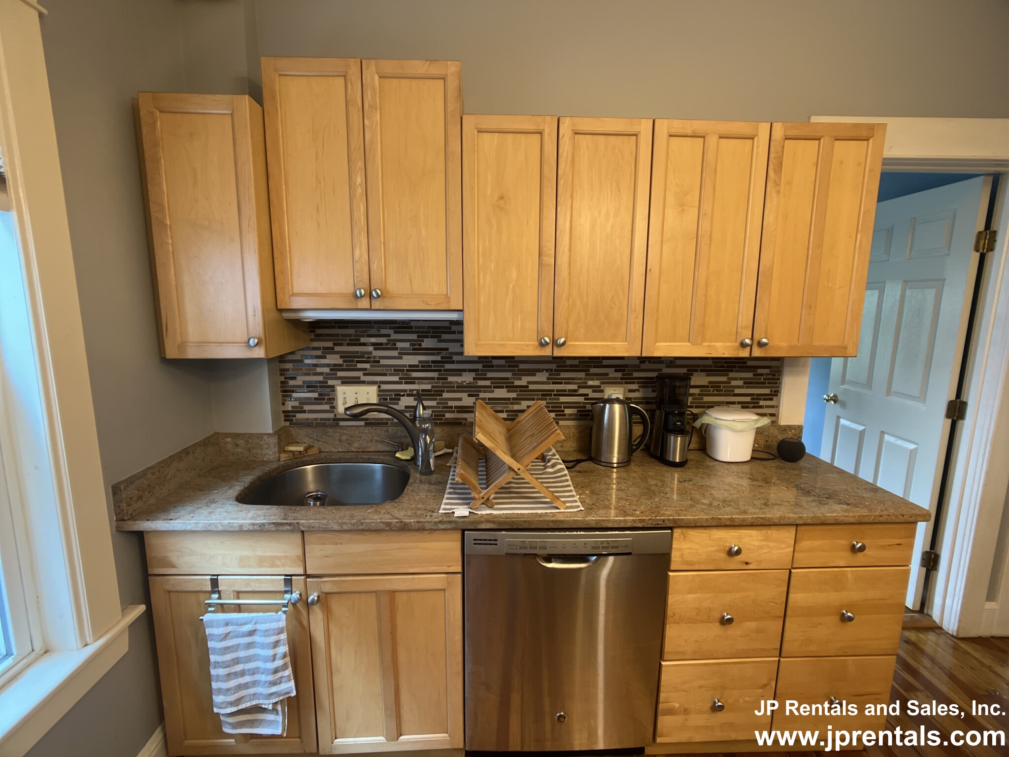 3 bed, 1 bath apartment for rent at 55 Rossmore Rd Unit 2, Jamaica Plain — photo 5 of 20
