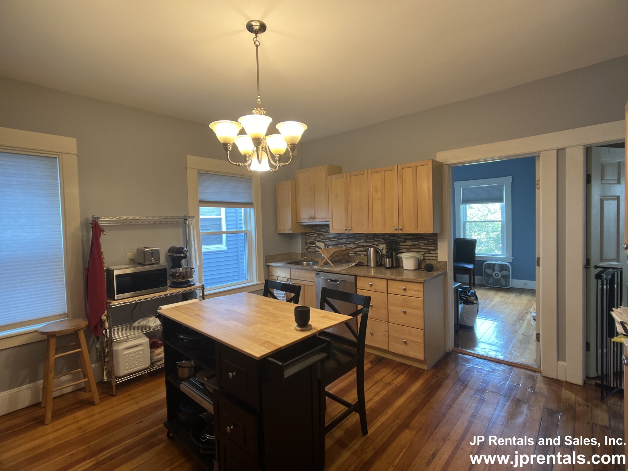 3 bed, 1 bath apartment for rent at 55 Rossmore Rd Unit 2, Jamaica Plain — photo 2 of 20