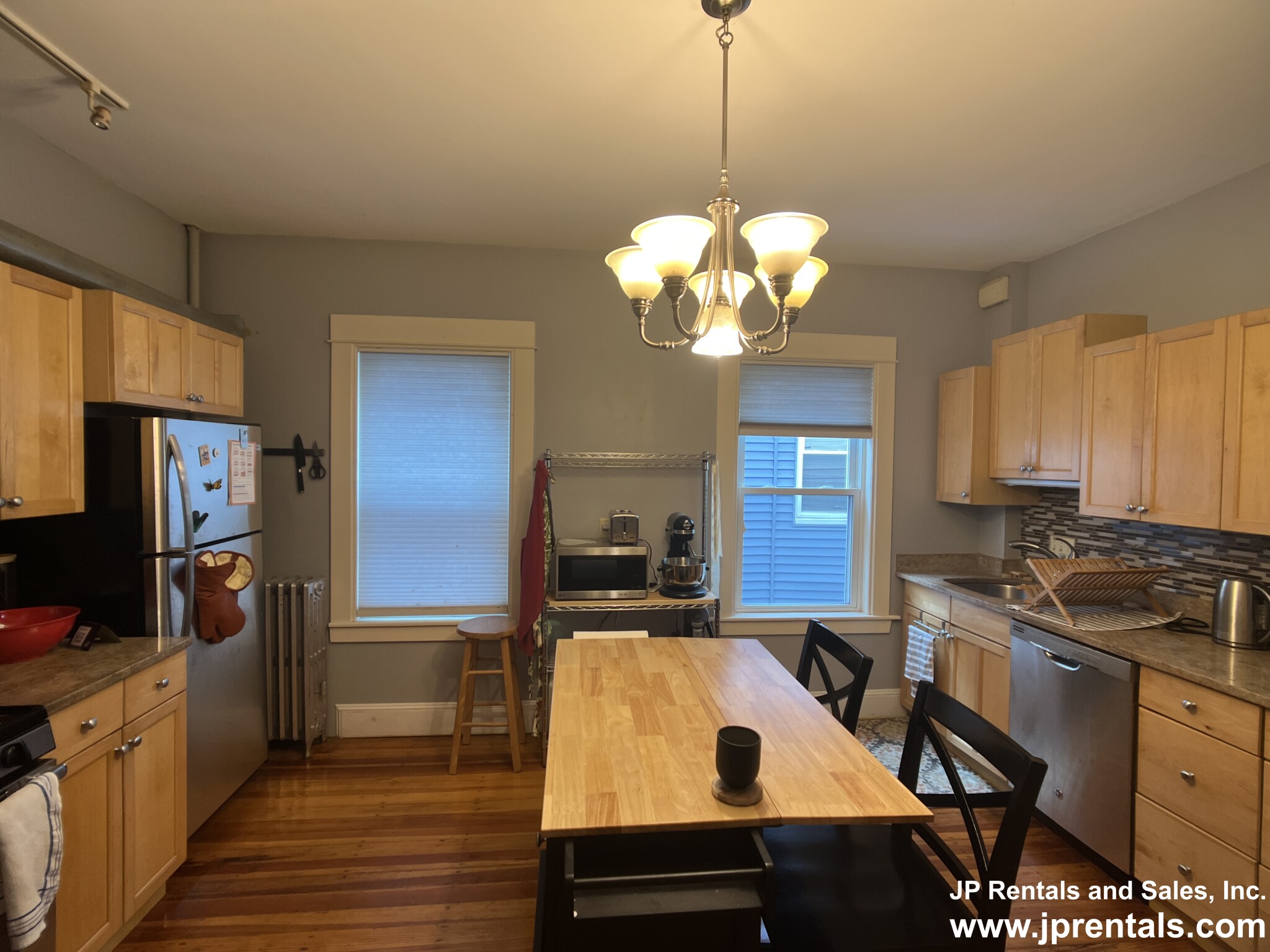 3 bed, 1 bath apartment for rent at 55 Rossmore Rd Unit 2, Jamaica Plain — photo 3 of 20