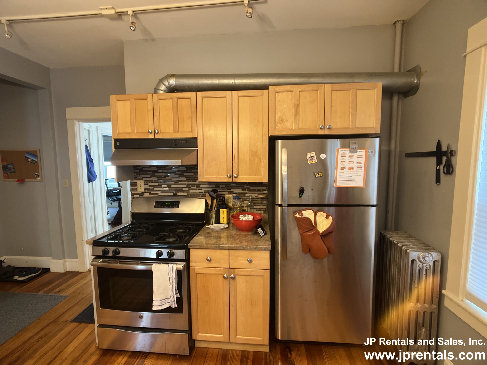3 bed, 1 bath apartment for rent at 55 Rossmore Rd Unit 2, Jamaica Plain — photo 6 of 20