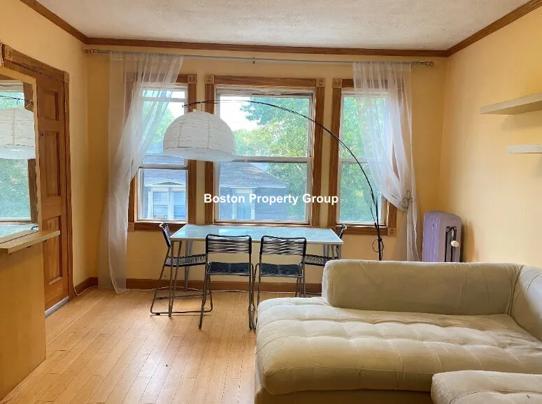 3 bed, 1 bath apartment for rent at 55 Sacramento St Unit 11, Baldwin — photo 3 of 9