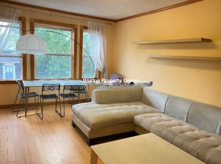3 bed, 1 bath apartment for rent at 55 Sacramento St Unit 11, Baldwin — photo 4 of 9