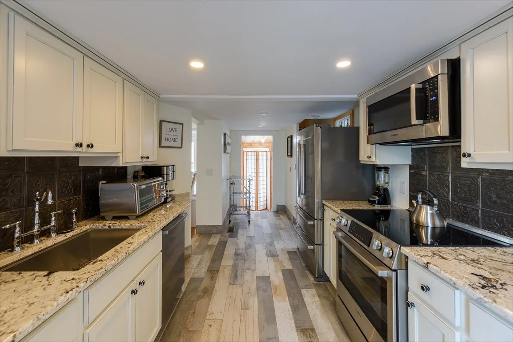 5 bed, 3 bath apartment for rent at 55 Samoset Ave, Oak Bluffs — photo 4 of 22