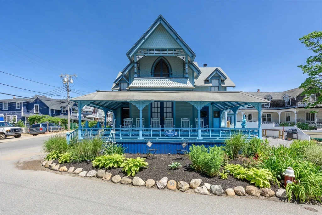 5 bed, 3 bath apartment for rent at 55 Samoset Ave, Oak Bluffs — photo 1 of 22