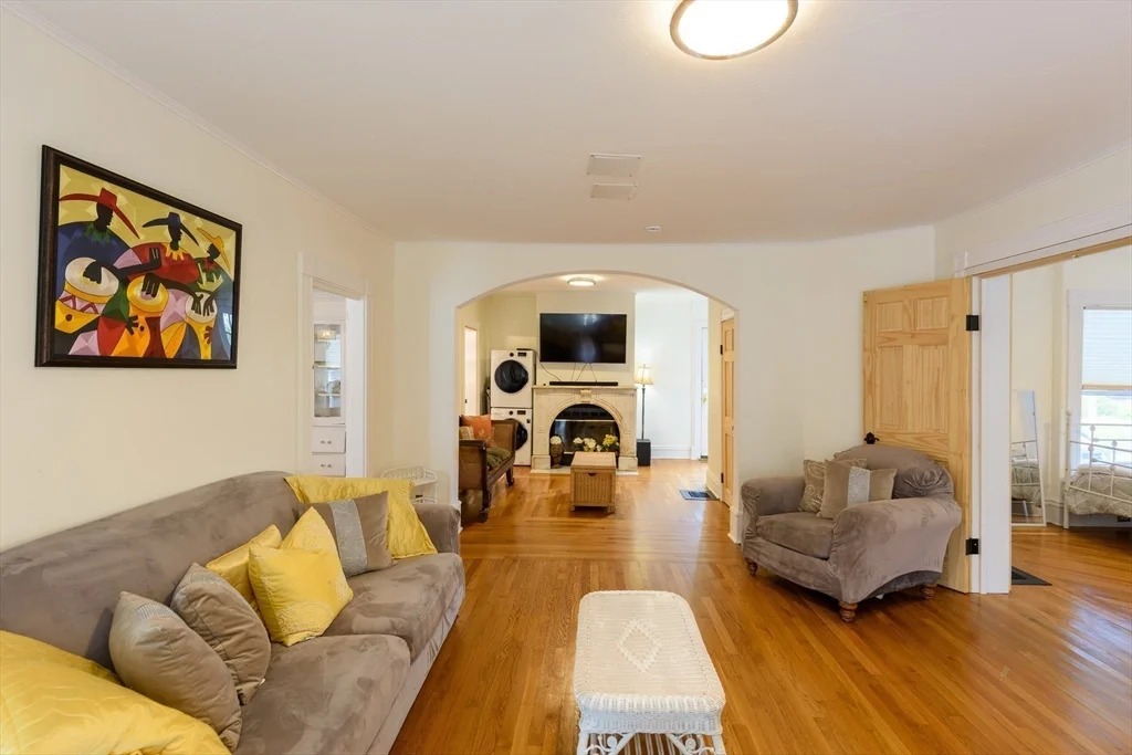 5 bed, 3 bath apartment for rent at 55 Samoset Ave, Oak Bluffs — photo 6 of 22