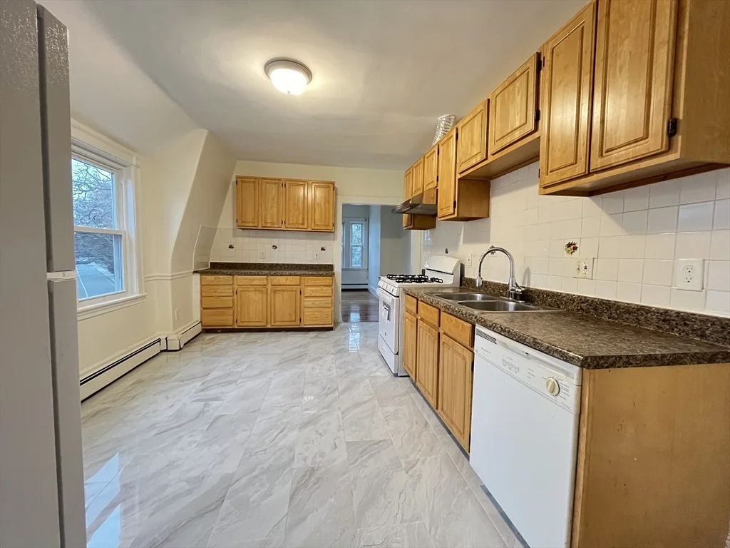 3 bed, 1 bath apartment for rent at 55 Scammell Unit 2, Quincy — photo 3 of 18