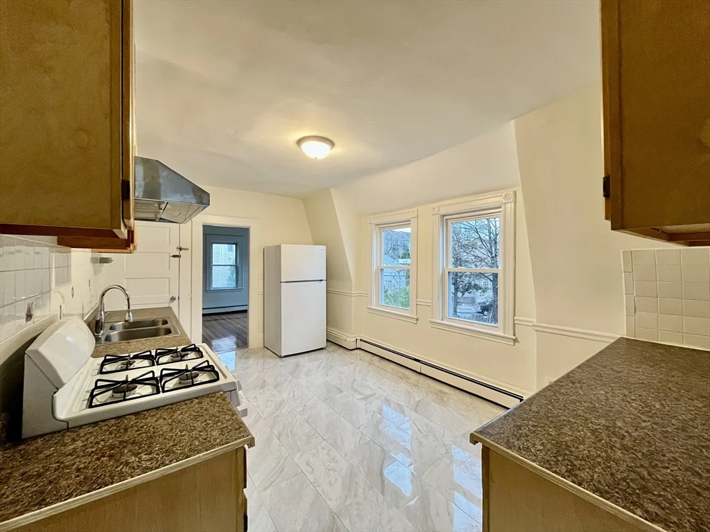 3 bed, 1 bath apartment for rent at 55 Scammell Unit 2, Quincy — photo 6 of 18