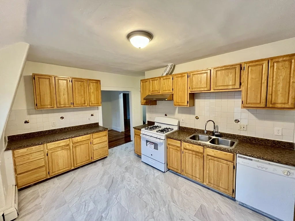 3 bed, 1 bath apartment for rent at 55 Scammell Unit 2, Quincy — photo 2 of 18