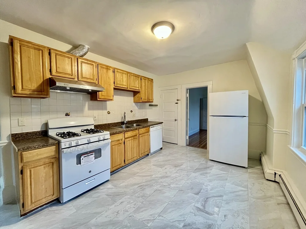 3 bed, 1 bath apartment for rent at 55 Scammell Unit 2, Quincy — photo 1 of 18