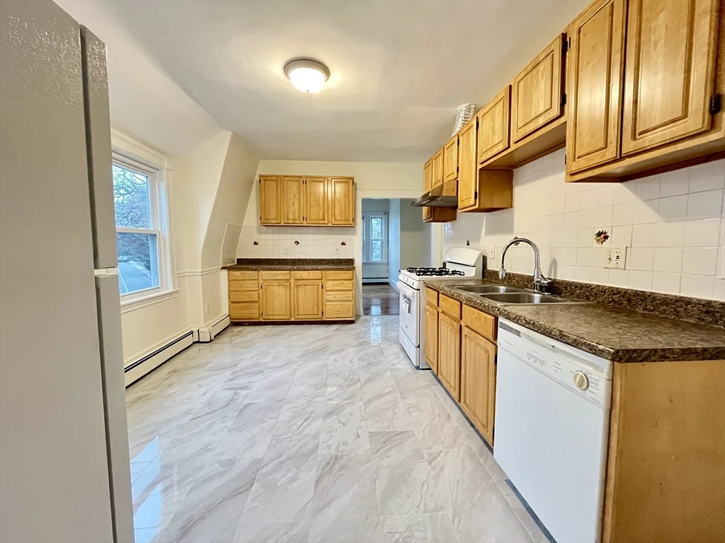 3 bed, 1 bath apartment for rent at 55 Scammell Unit 2, Quincy — photo 4 of 18