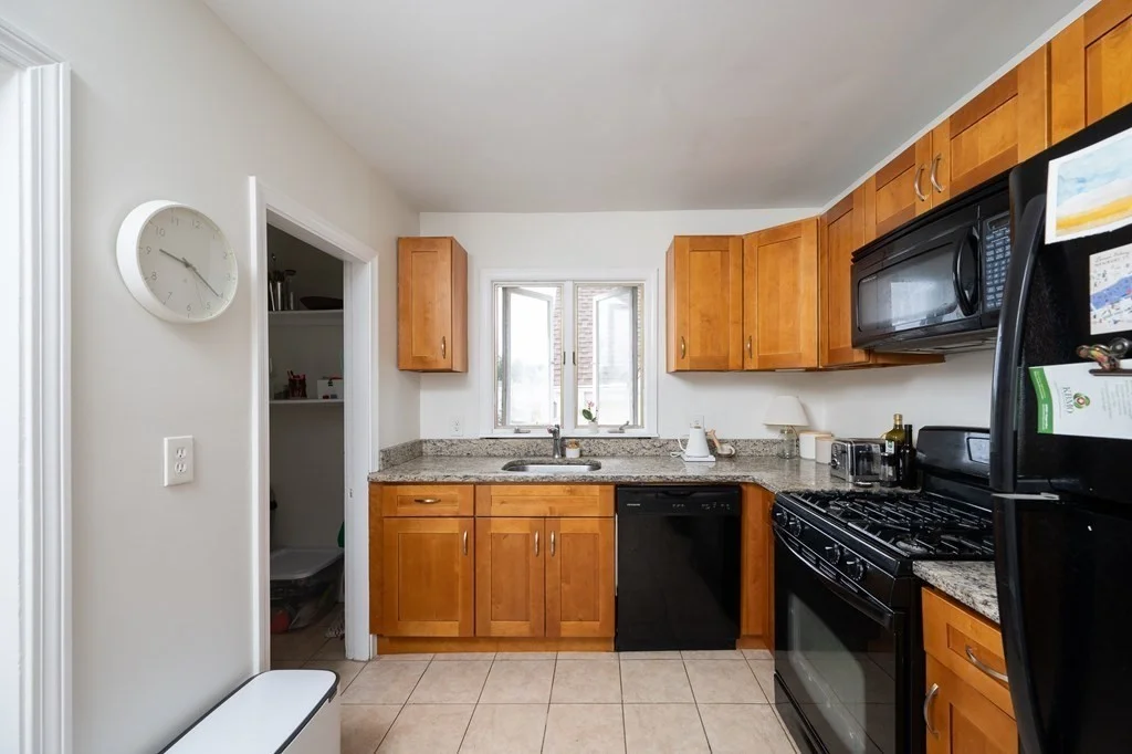 2 bed, 1 bath apartment for rent at 55 Squantum St Unit 2, Quincy — photo 2 of 14