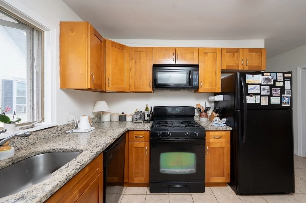 2 bed, 1 bath apartment for rent at 55 Squantum St Unit 2, Quincy — photo 3 of 14