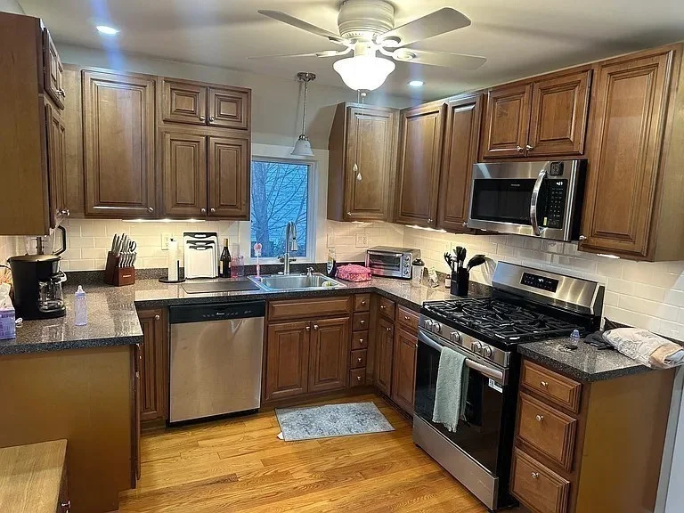 2 bed, 1 bath apartment for rent at 55 Summit St Unit 2, Hyde Park — photo 2 of 12