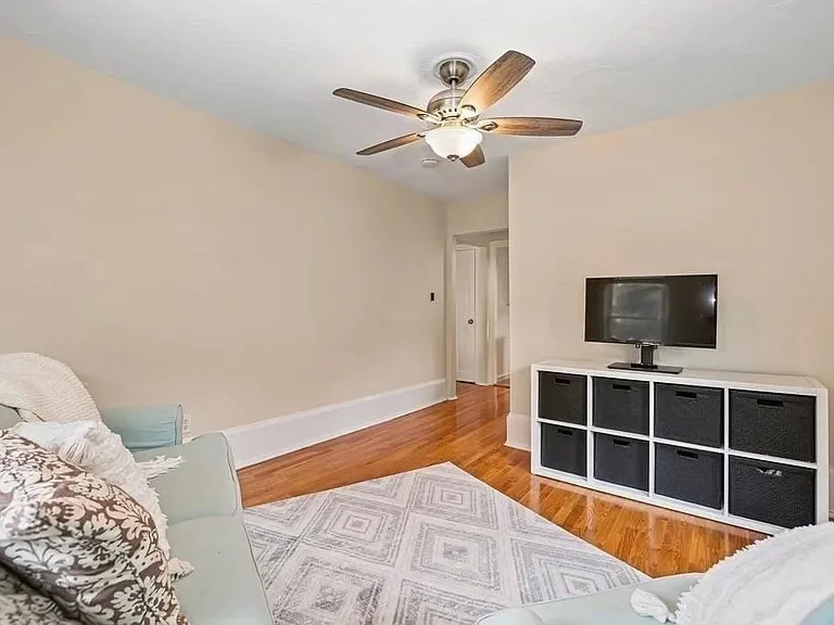 2 bed, 1 bath apartment for rent at 55 Summit St Unit 2, Hyde Park — photo 4 of 12