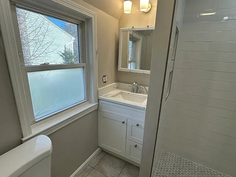 2 bed, 1 bath apartment for rent at 55 Summit St Unit 2, Hyde Park — photo 7 of 12