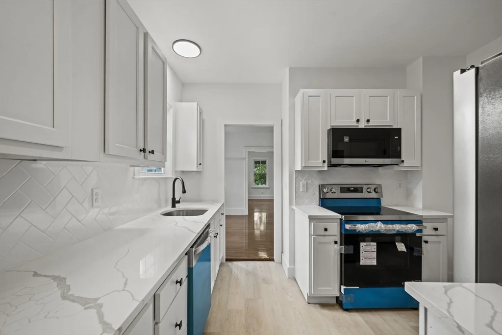 2 bed, 1 bath apartment for rent at 55 Surrey St Unit 1, Glenwood — photo 5 of 24