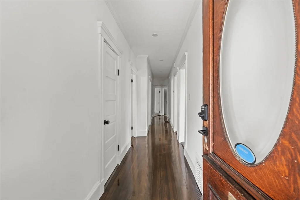 2 bed, 1 bath apartment for rent at 55 Surrey St Unit 1, Glenwood — photo 3 of 24