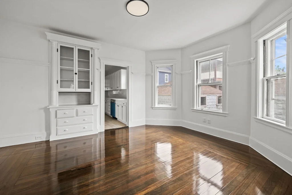 2 bed, 1 bath apartment for rent at 55 Surrey St Unit 1, Glenwood — photo 4 of 24