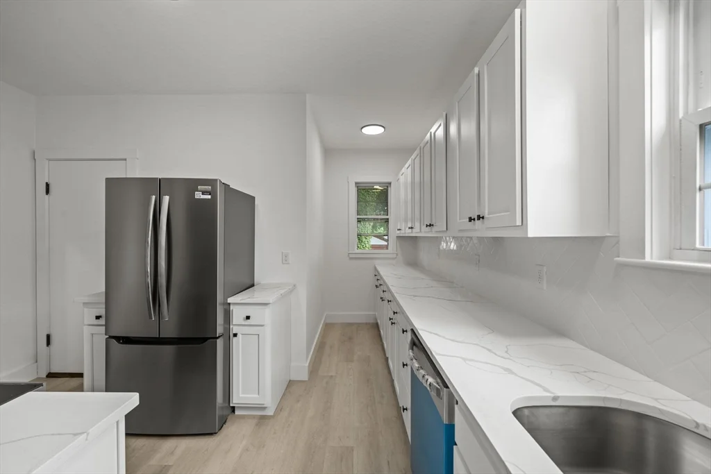 2 bed, 1 bath apartment for rent at 55 Surrey St Unit 1, Glenwood — photo 6 of 24