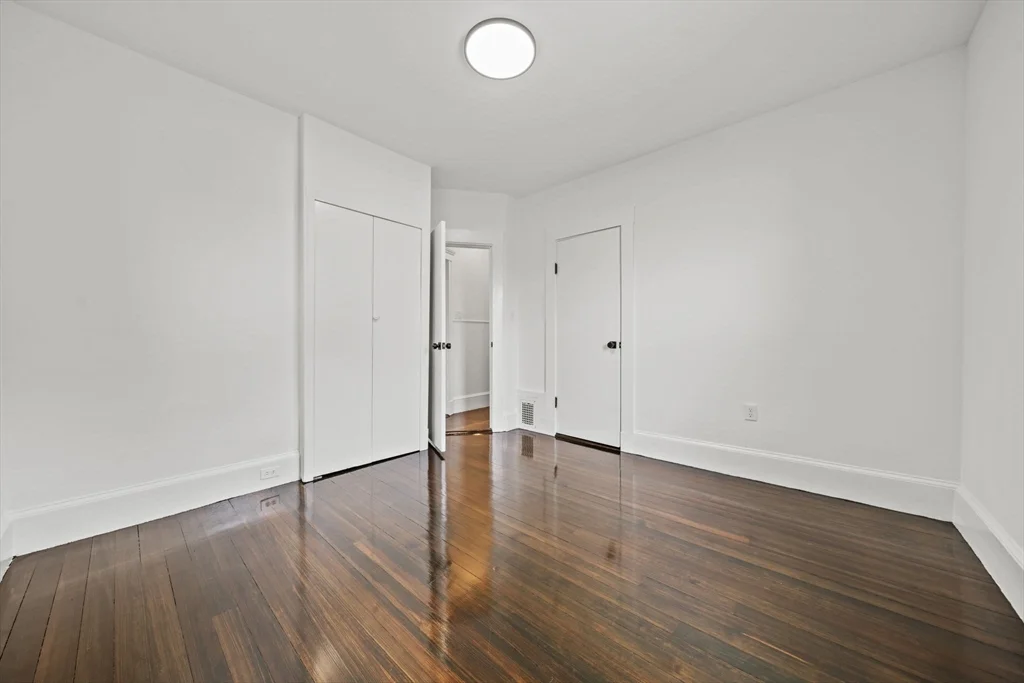 2 bed, 1 bath apartment for rent at 55 Surrey St Unit 1, Glenwood — photo 18 of 24