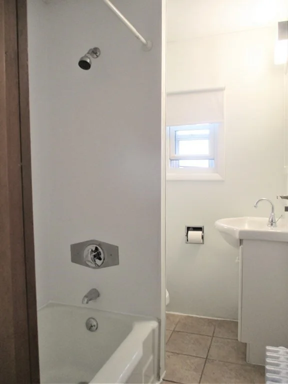 1 bed, 1 bath apartment for rent at 55 Sydney St Unit 2, Ten Hills — photo 7 of 11