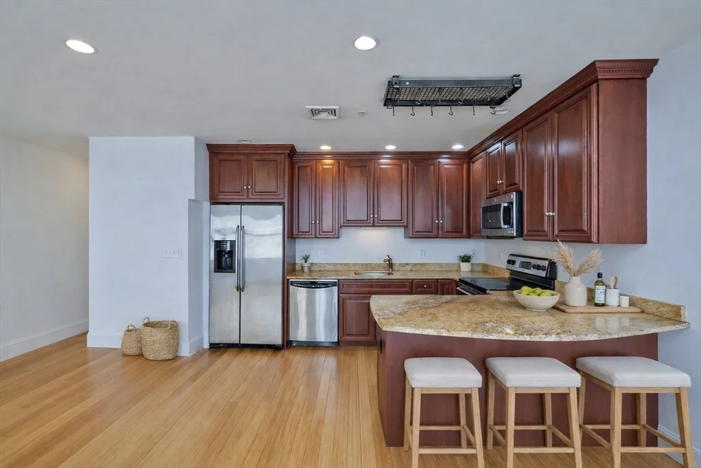 2 bed, 2 bath apartment for rent at 55 Temple Pl Unit 5, Midtown — photo 3 of 7