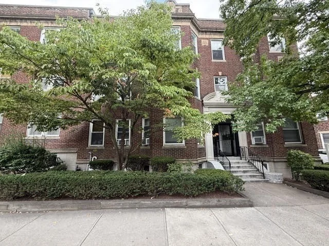 Studio bed, 1 bath apartment for rent at 55 Thatcher Unit 1A, Coolidge Corner — photo 9 of 9